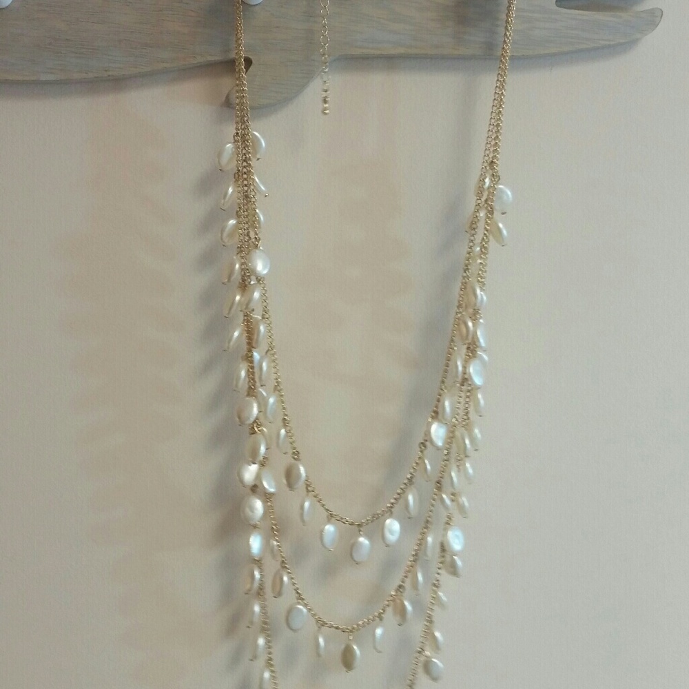 Gorgeous 3 tiered accent necklace